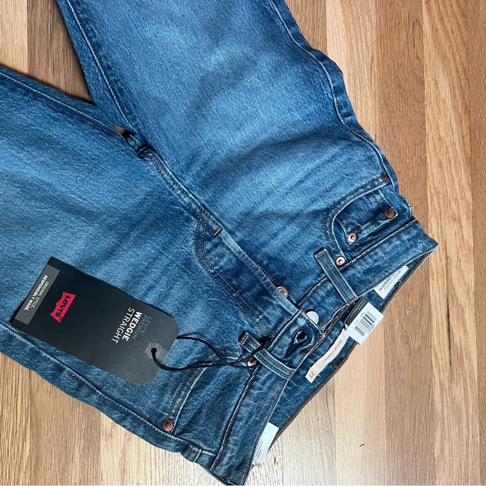 Levi Wedgie Straight Fit NWT